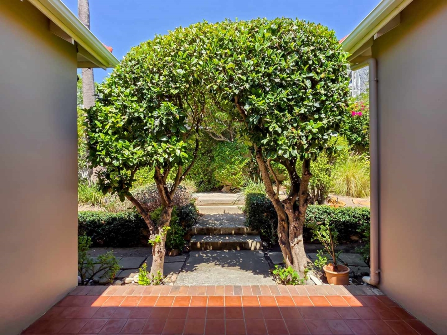 2 Bedroom Property for Sale in Vredehoek Western Cape